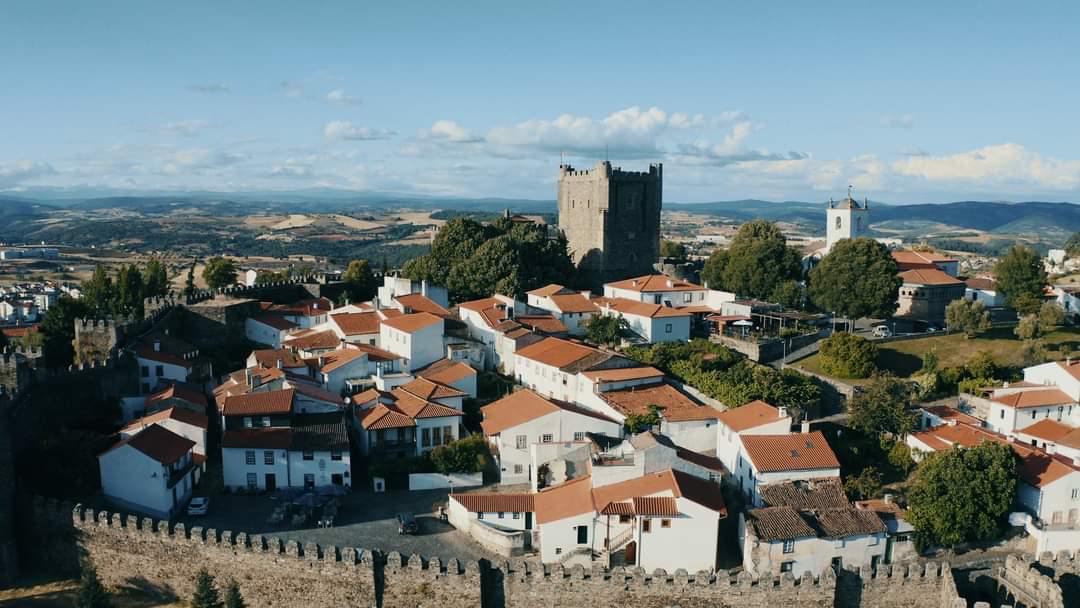 "Tomada de Posição sobre a "Desclassificação" do Castelo de Bragança, Domus Municipalis e Museu A...