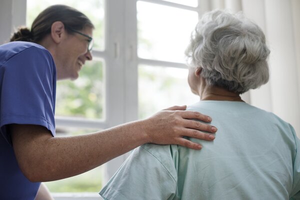 nurse_taking_care_old_woman