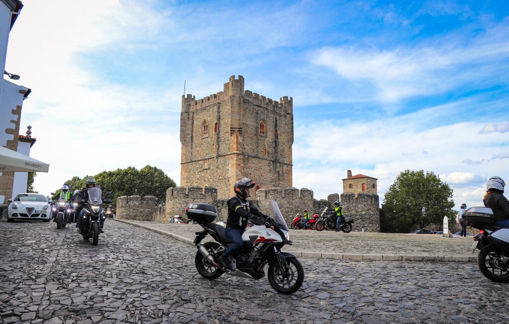 80 motas e mais de uma centena de motards a promover a EN103