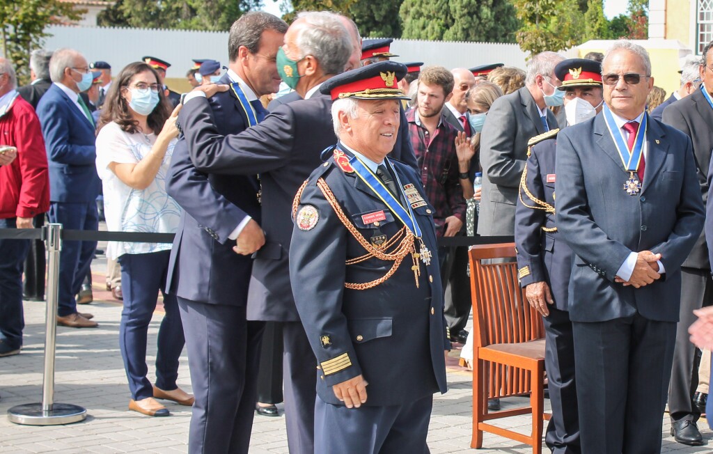 Presidente da Câmara Municipal de Bragança condecorado pela Liga dos Bombeiros Portugueses