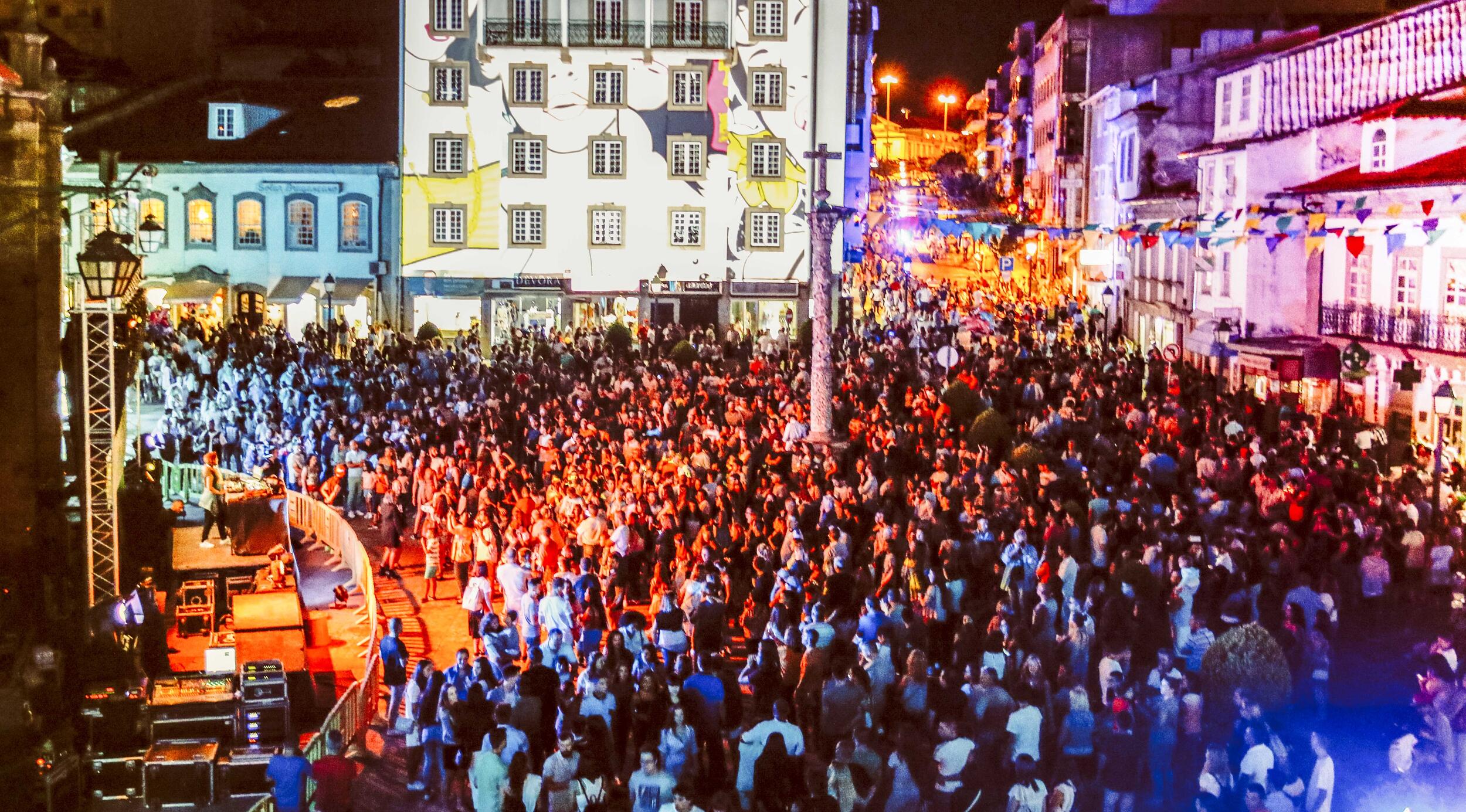 Milhares invadem o Centro Histórico para Viver Bragança