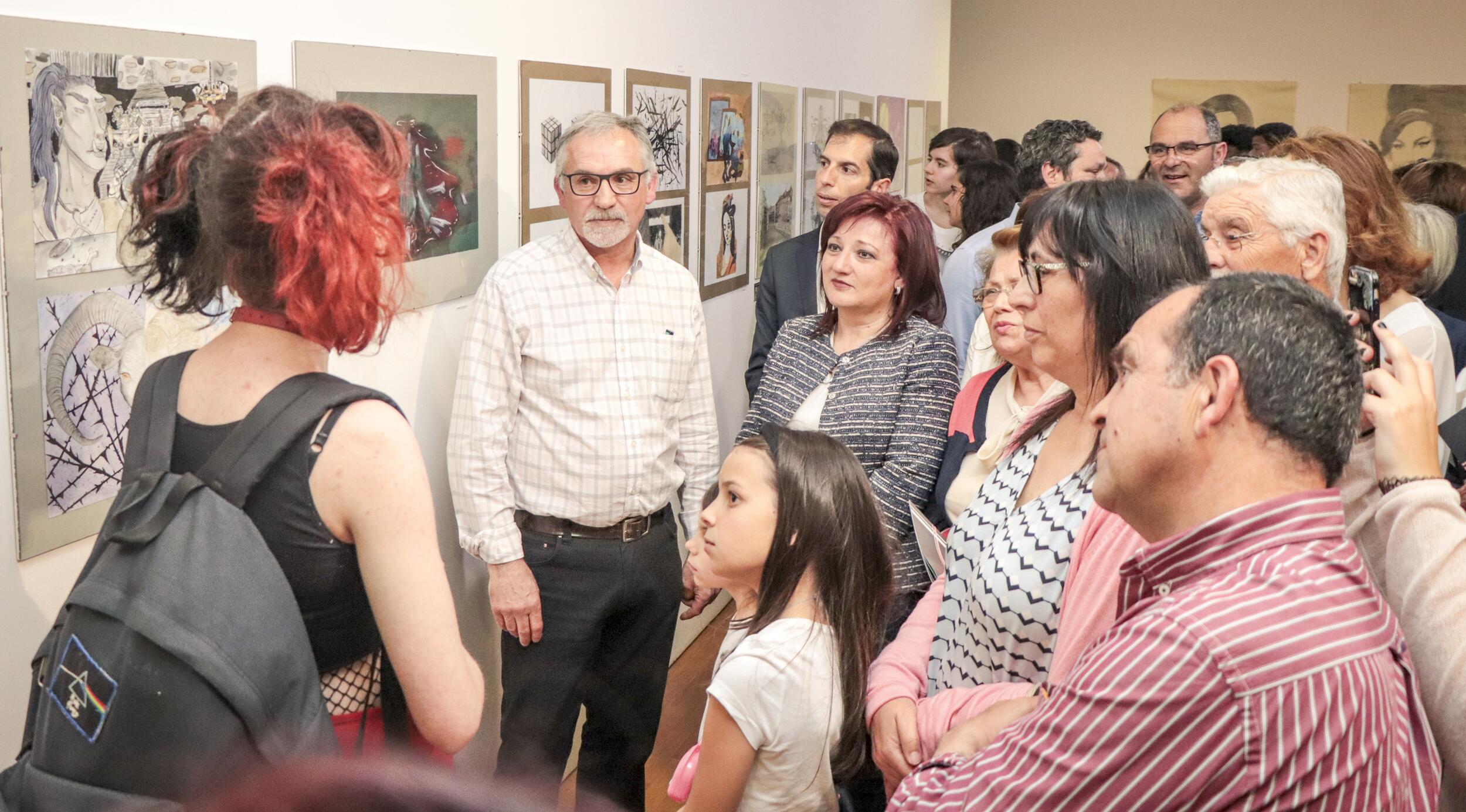 Inaugurada exposição de arte concebida por alunos do secundário