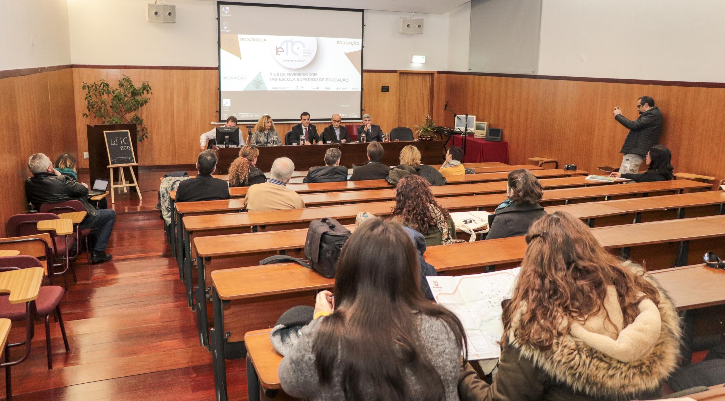 Bragança como espaço debate ibérico da inovação na educação com TIC