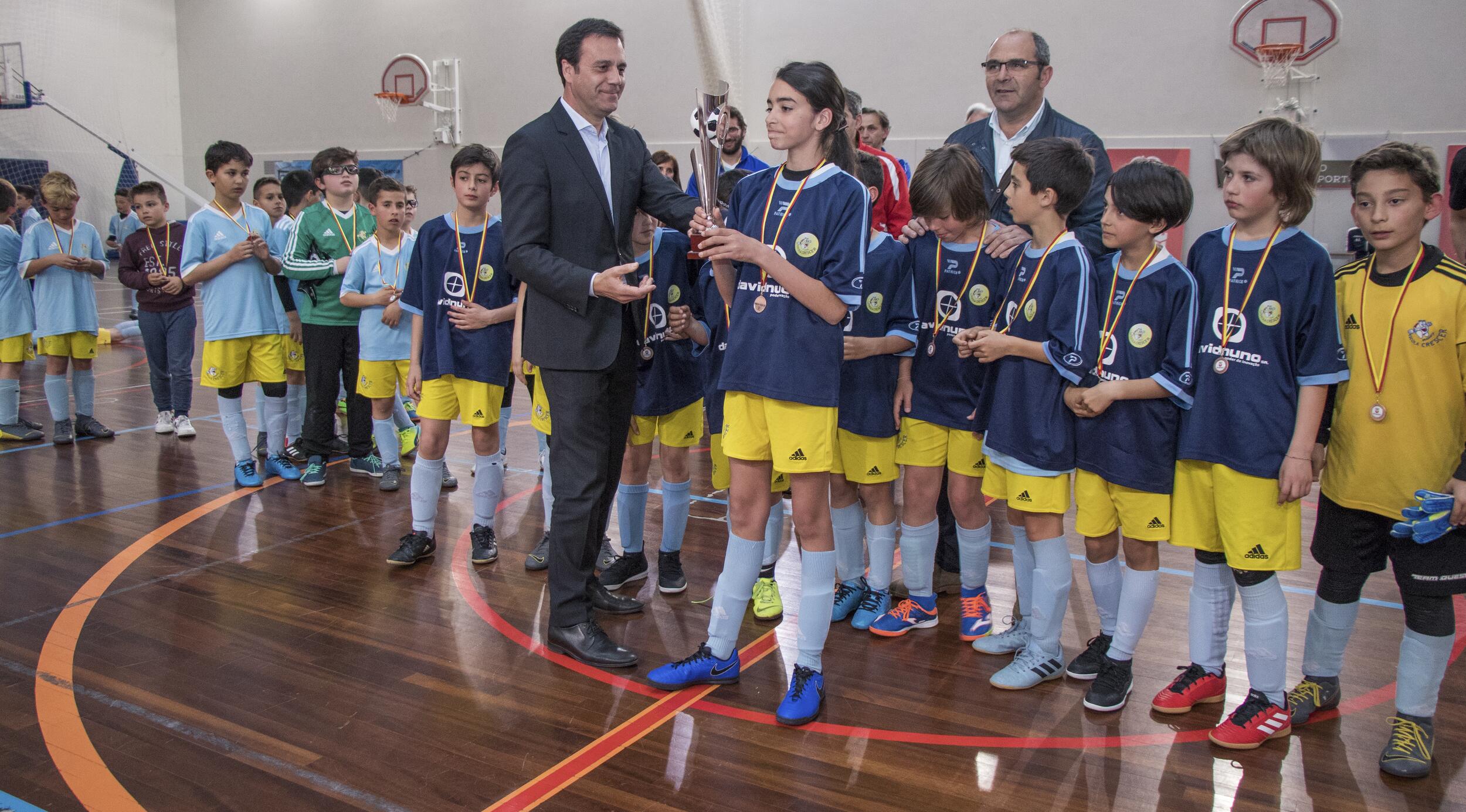 Férias da Páscoa com 150 crianças a jogar futsal