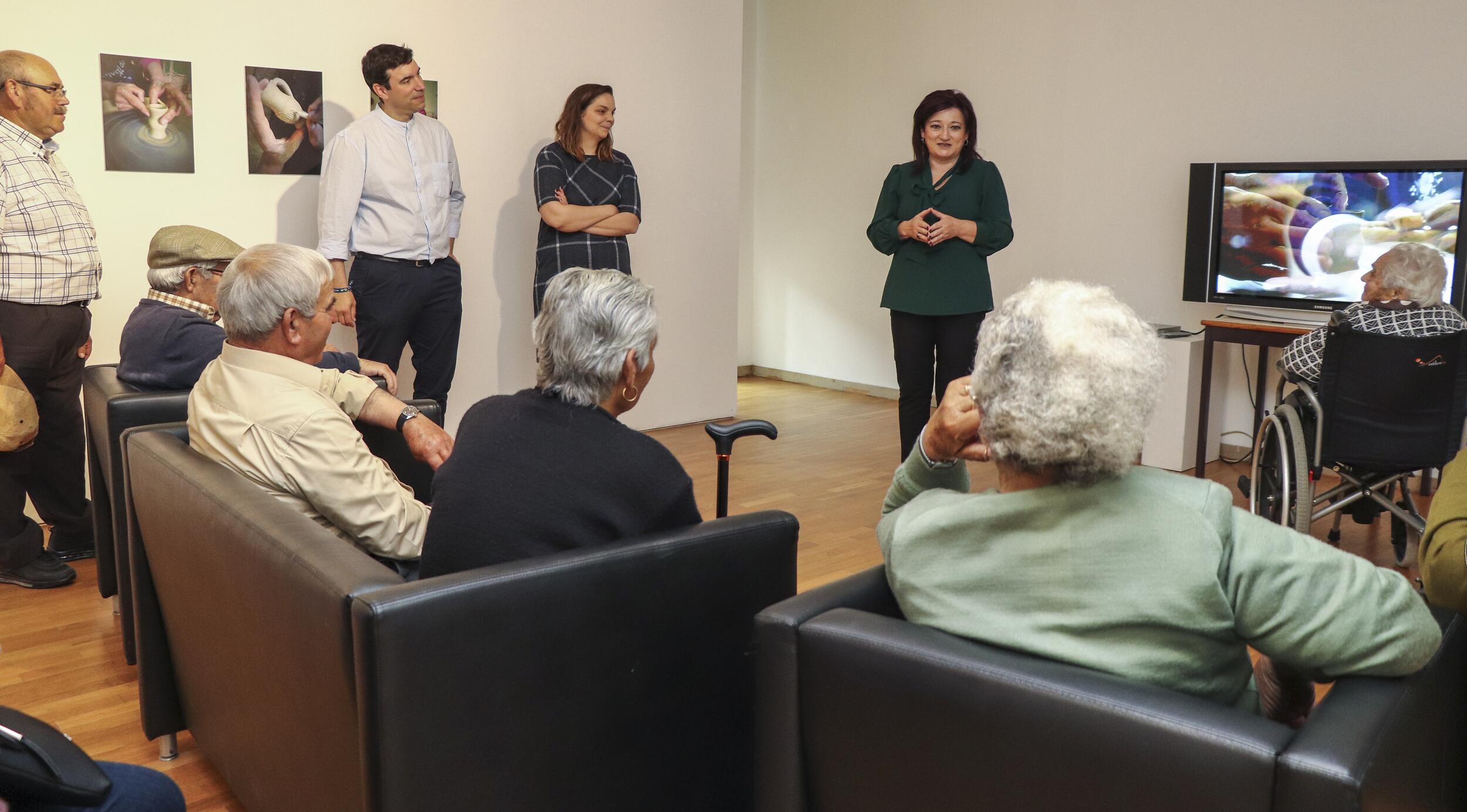 Gentes de Pinela revivem a Tradição das Cantarinhas no Centro Cultural Municipal Adriano Moreira