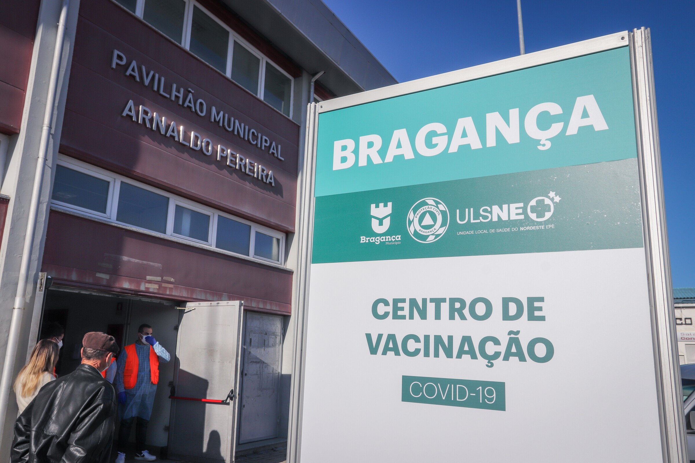 Centro de Vacinação Covid-19 de Bragança entrou hoje em funcionamento
