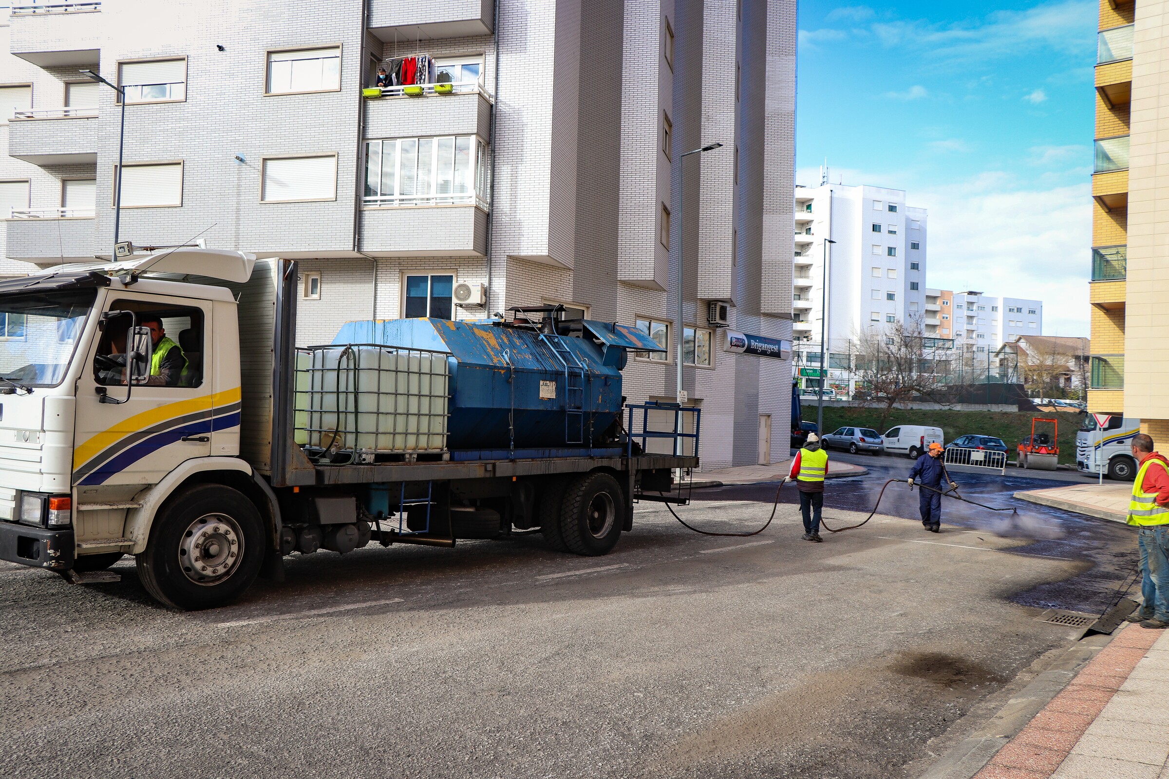 Trabalhos de beneficiação em ruas e infraestruturas do concelho