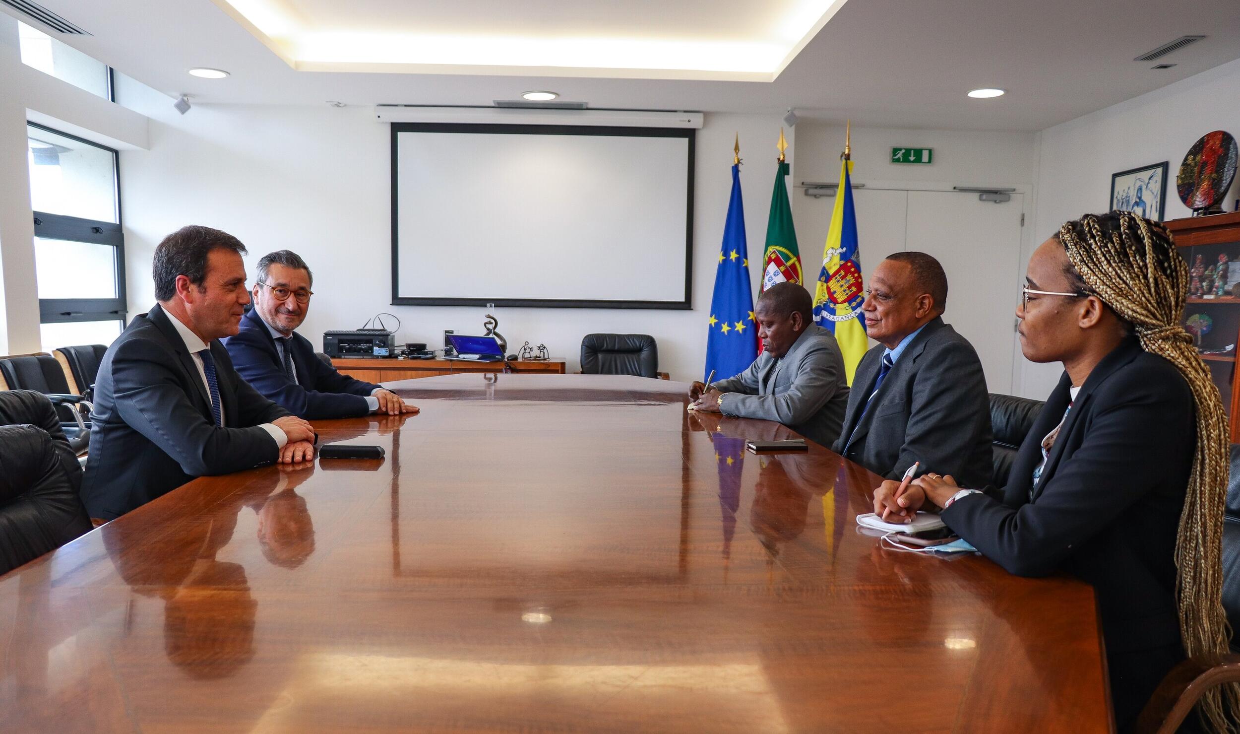 Visita do Cônsul-Geral de Moçambique a Bragança