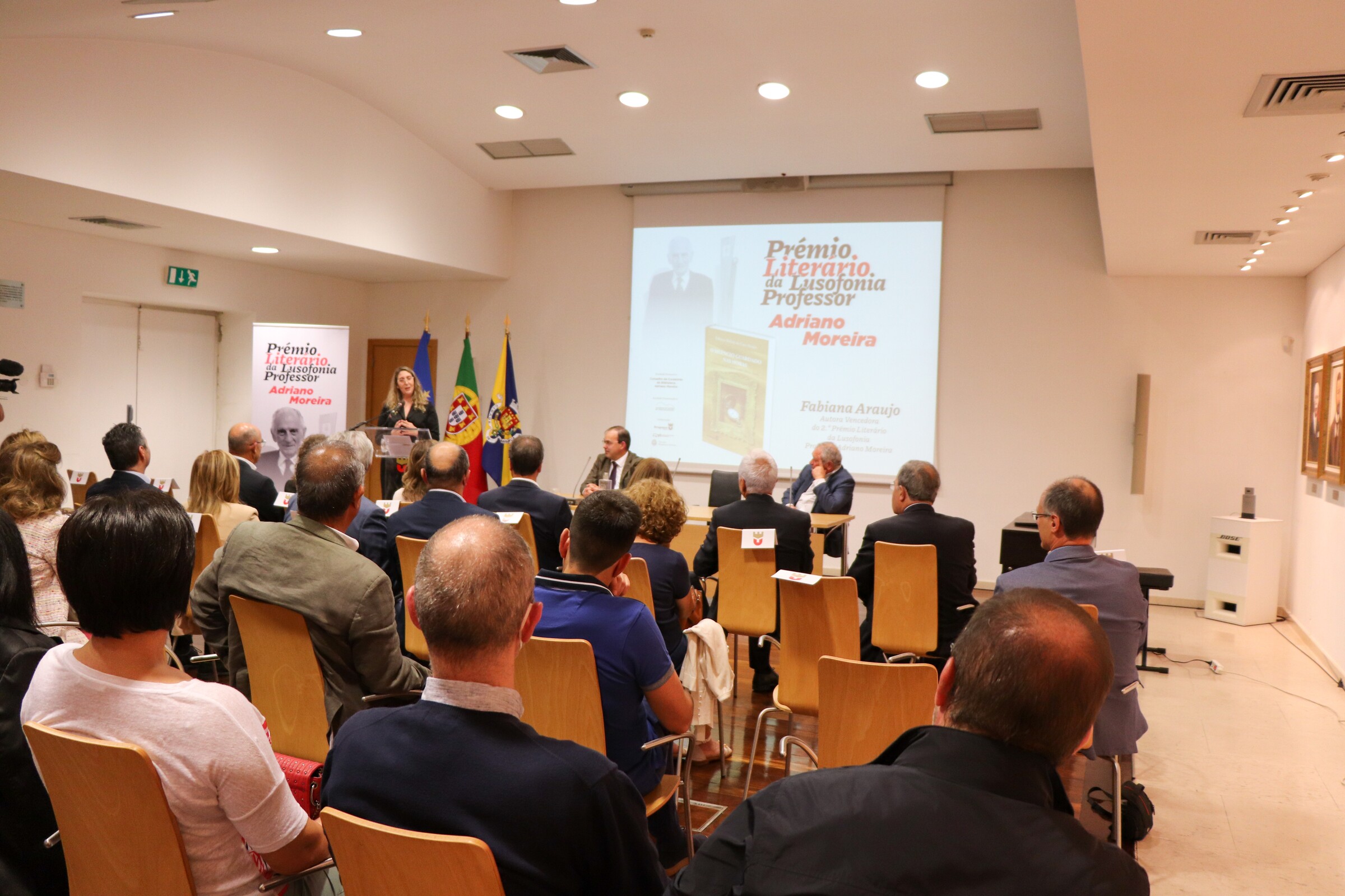 “O Silêncio Guardado nas Horas” - 2.ª edição do Prémio Literário da Lusofonia Professor Adriano M...