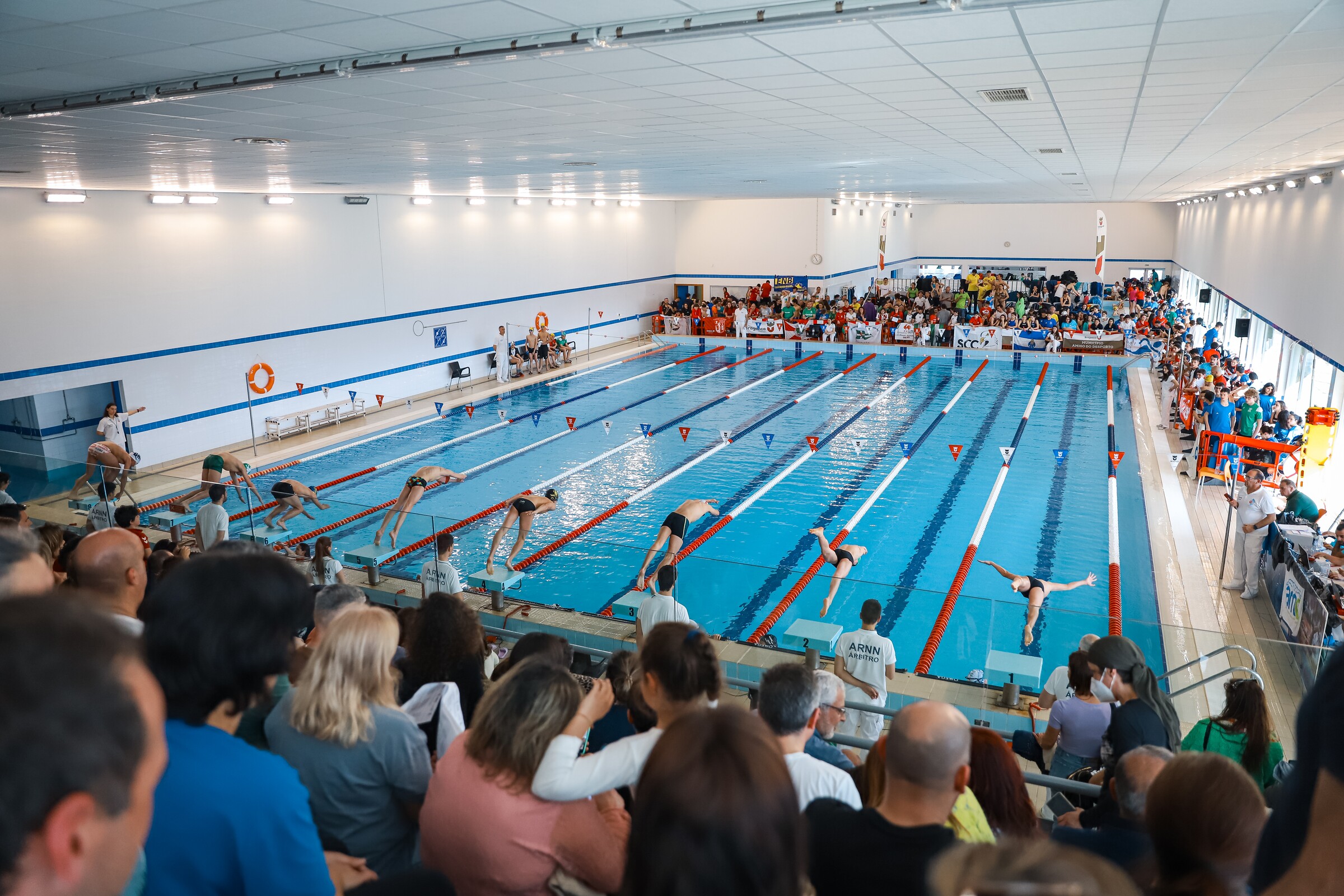 Piscina “cheia” para acolher o Torneio Zonal de Infantis (Zona Norte)