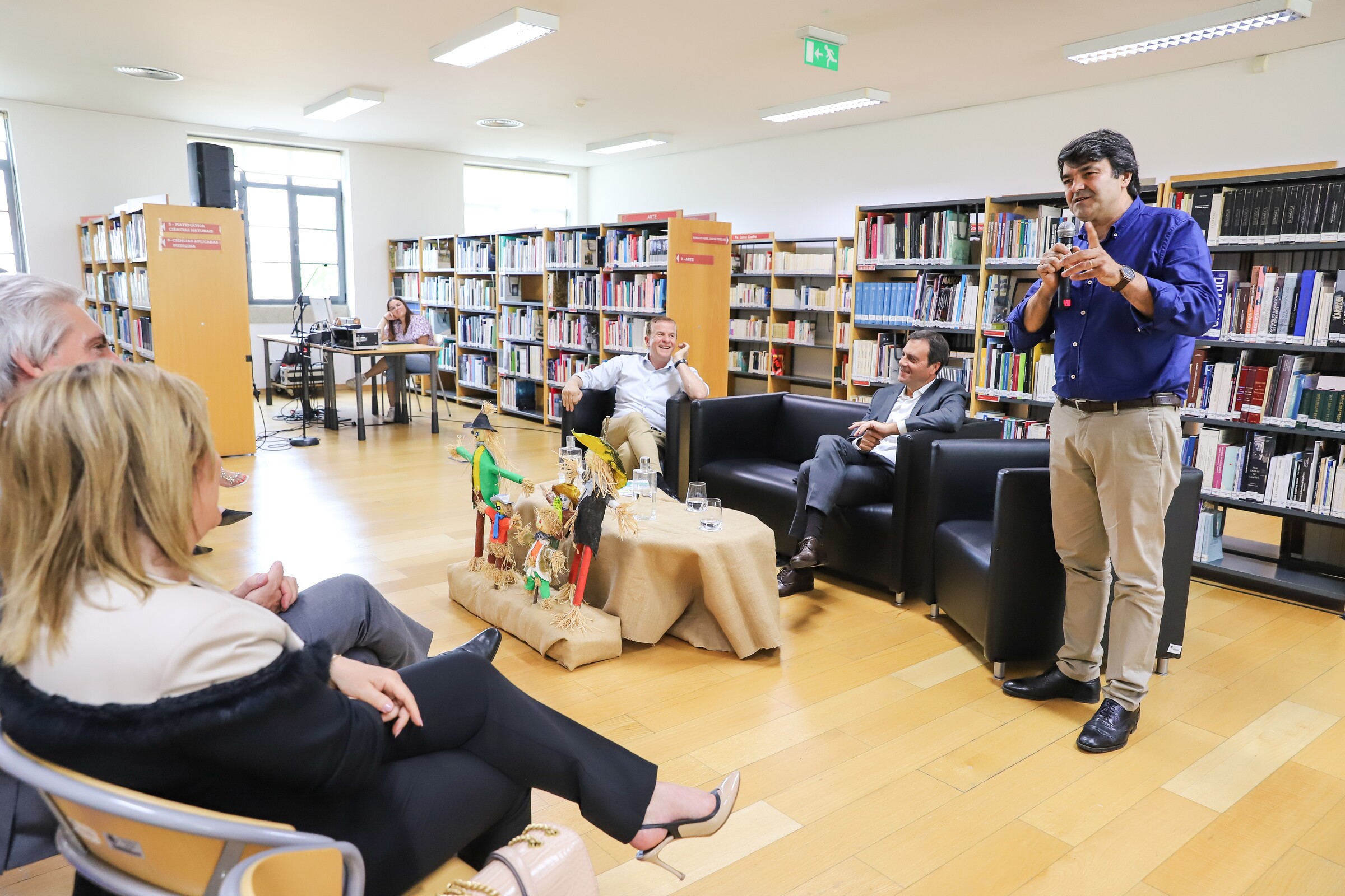 Apresentação do livro “Ovídio - O Espantalho sem cor", de Acácio Pradinhos