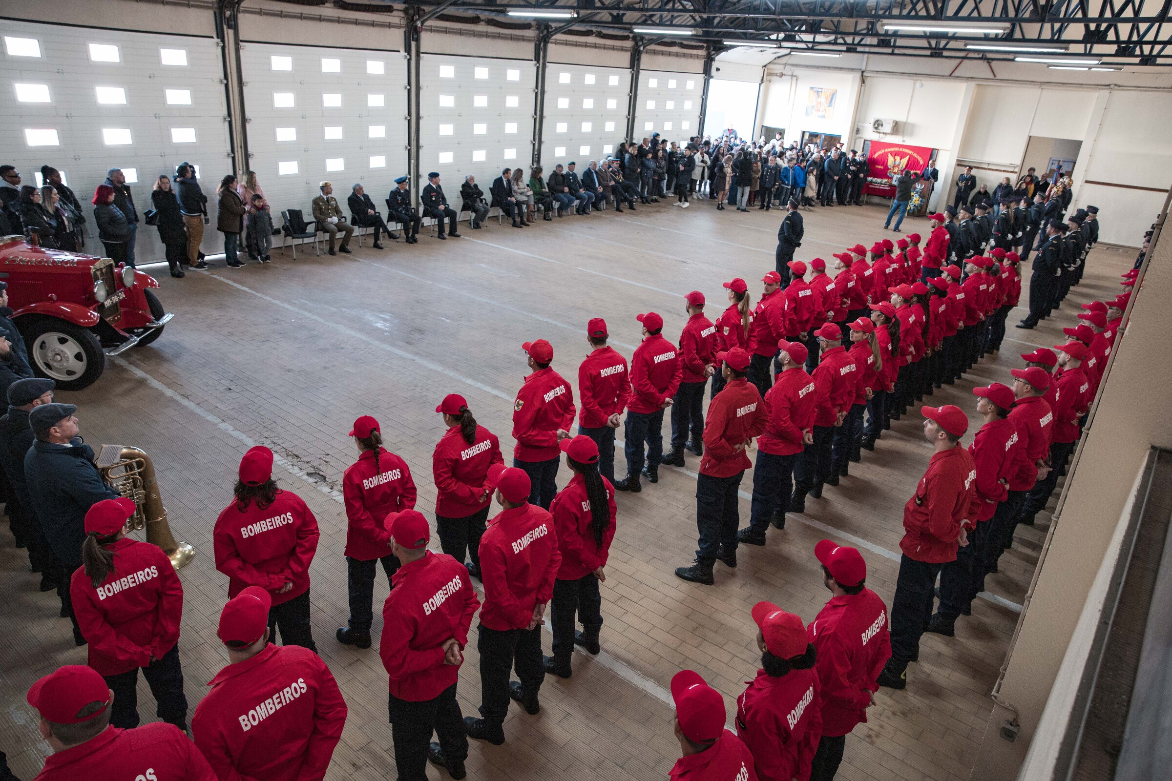 Bragança celebra Dia da Padroeira dos Bombeiros Voluntários e inaugura Veículo de Comando e Comun...