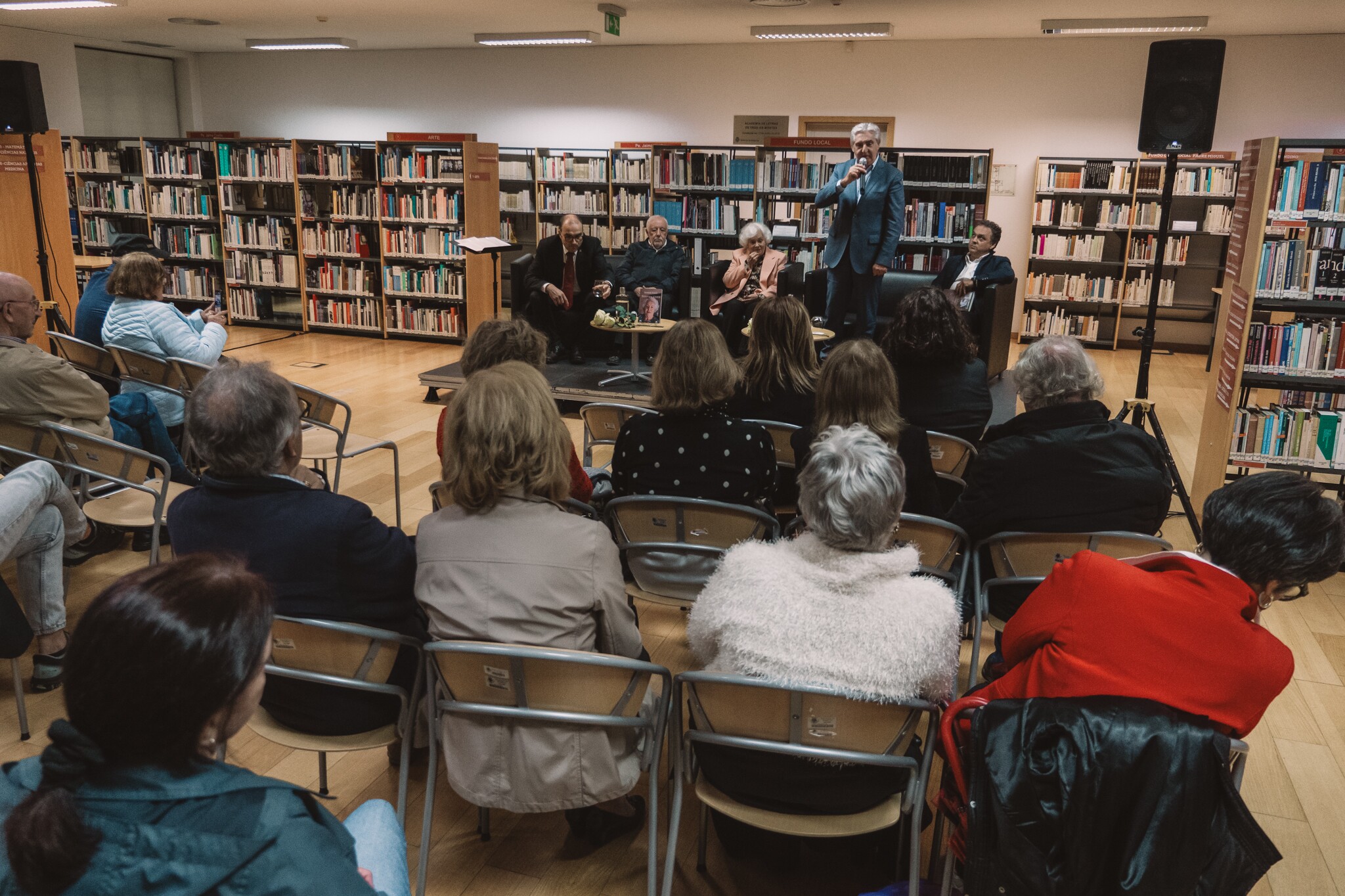 Fernanda Beatriz Campos apresenta “Terceiro Livro”