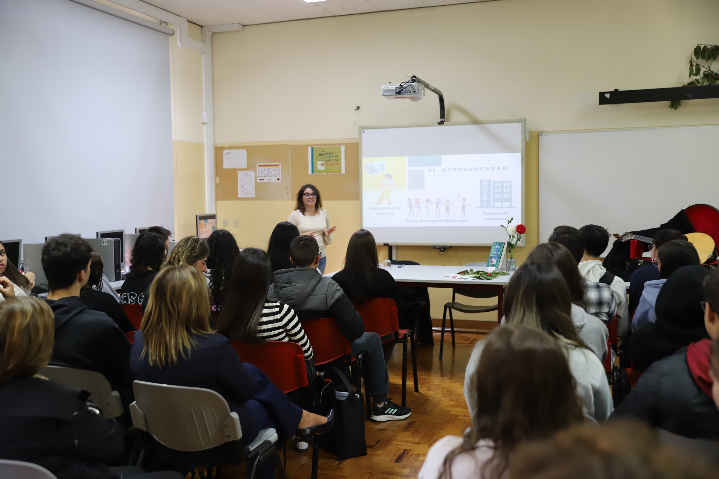 Escritora Célia Correia Loureiro nas escolas de Bragança