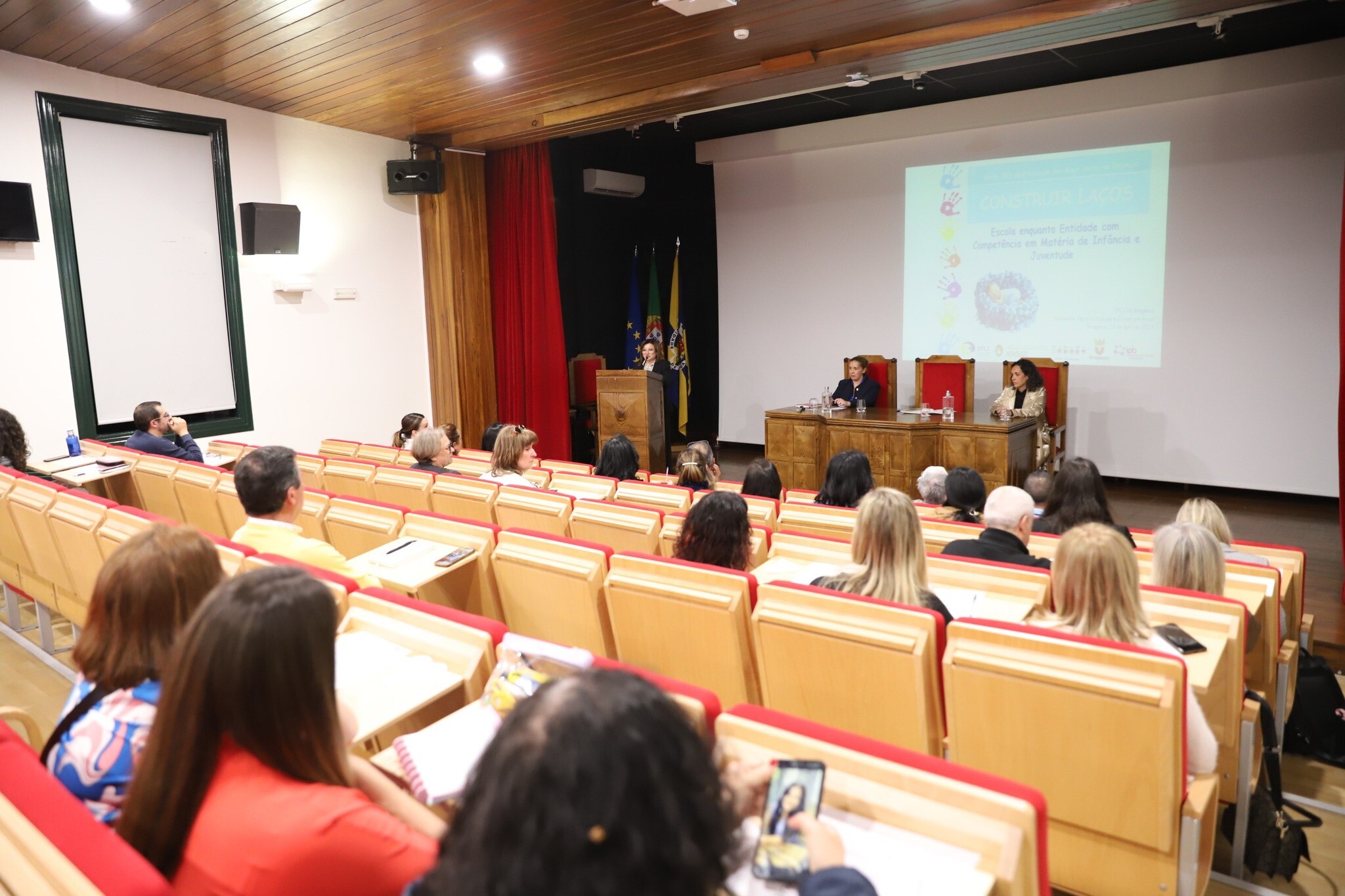 "Construir Laços: a Escola enquanto ECMJI, o papel da escola na promoção e proteção da infância"