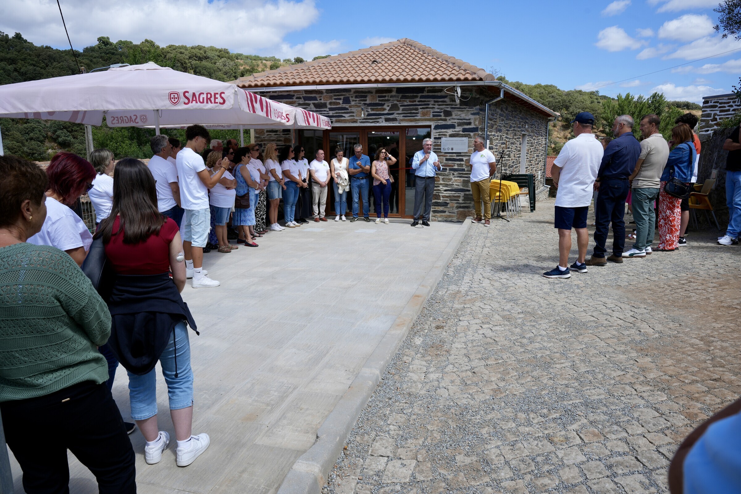 Inauguração da nova sede da Associação dos Arraiocos, em Veigas‑Quintanilha